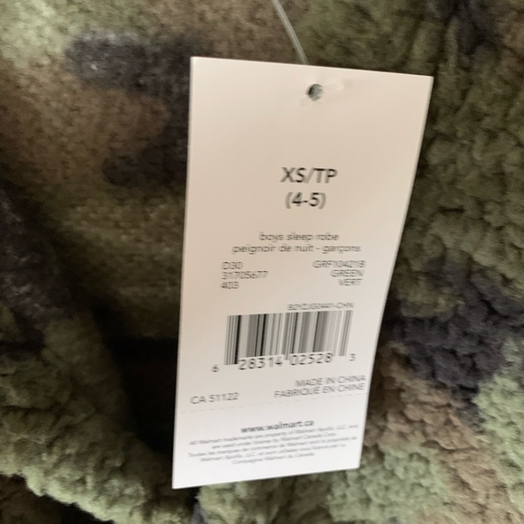 Boy’s fluffy camo robe - Picture 2 of 3